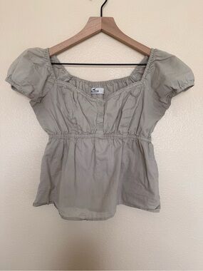 Hollister Light Green Puff Sleeve Crop Top